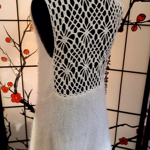 JEANINE PIERRE FUZZY CREAMY LADIES VEST WITH CROCHET BACK/SIZE MEDIUM/ELEGANT - Picture 7 of 13
